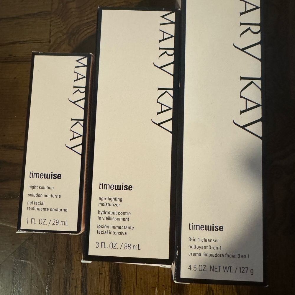 Mary Kay Timewise Skincare Set - Cream and Black